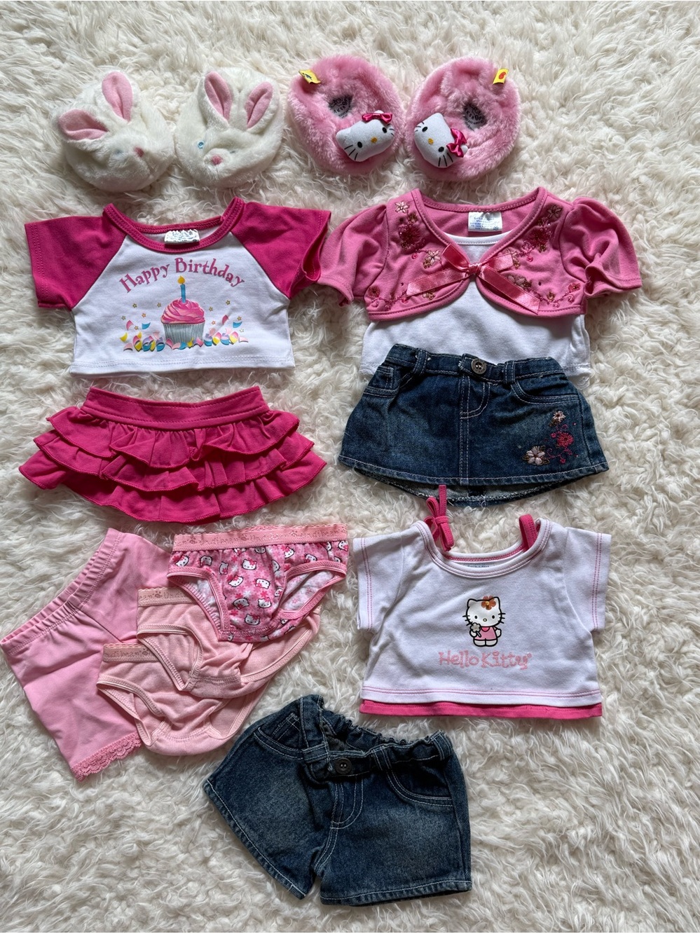 Build-A-Bear Hello Kitty Bundle With Fuzzy Slippers - 14 Pieces